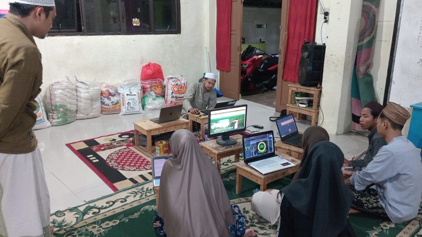 PELATIHAN ADMIN WEBSITE BERSAMA MATIK DI PONDOK PESANTREN NURUSH SHODIQIN